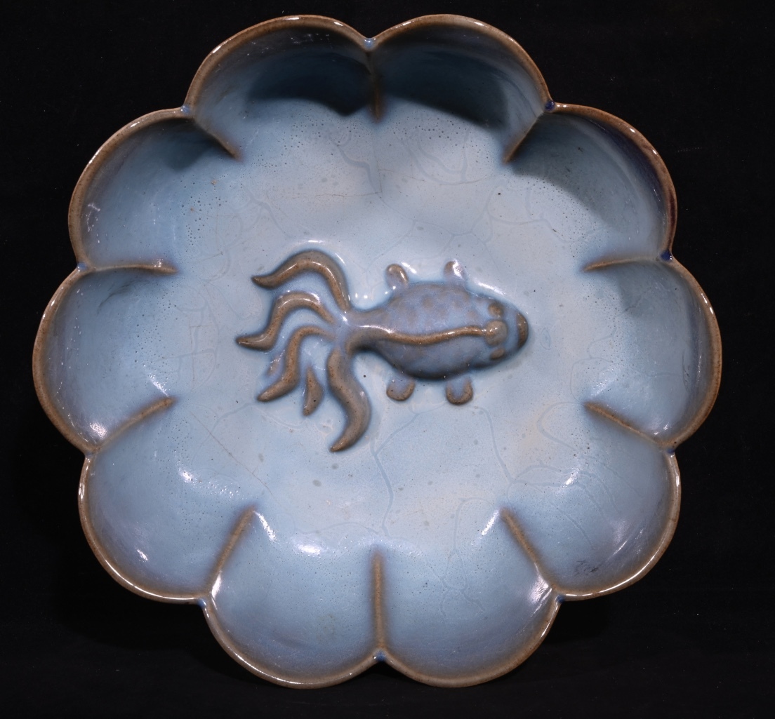 唐物 宋 鈞窯 元和款 バラ本紫釉 蚯蚓走泥紋 彫刻魚洗 陶芸 磁器 古陶磁器 中国美術品 時代物 D64拍卖