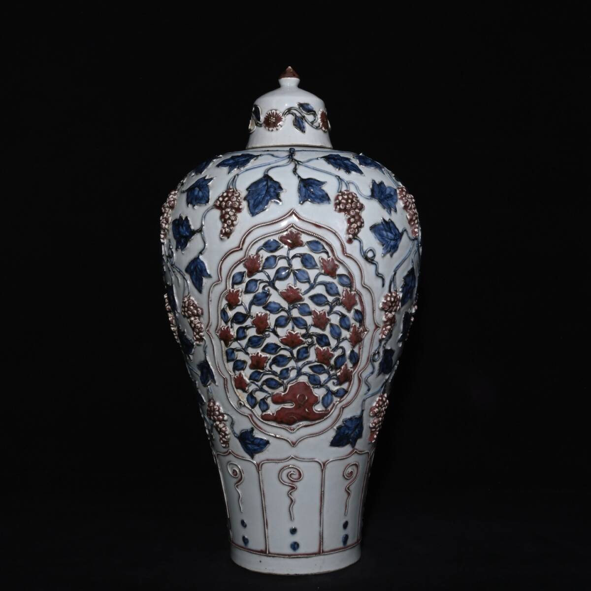 唐物 元 甜白釉 青花 釉裡紅 捏花葡萄 梅瓶 陶芸 磁器 古陶磁器 中国美術品 時代物 D64拍卖