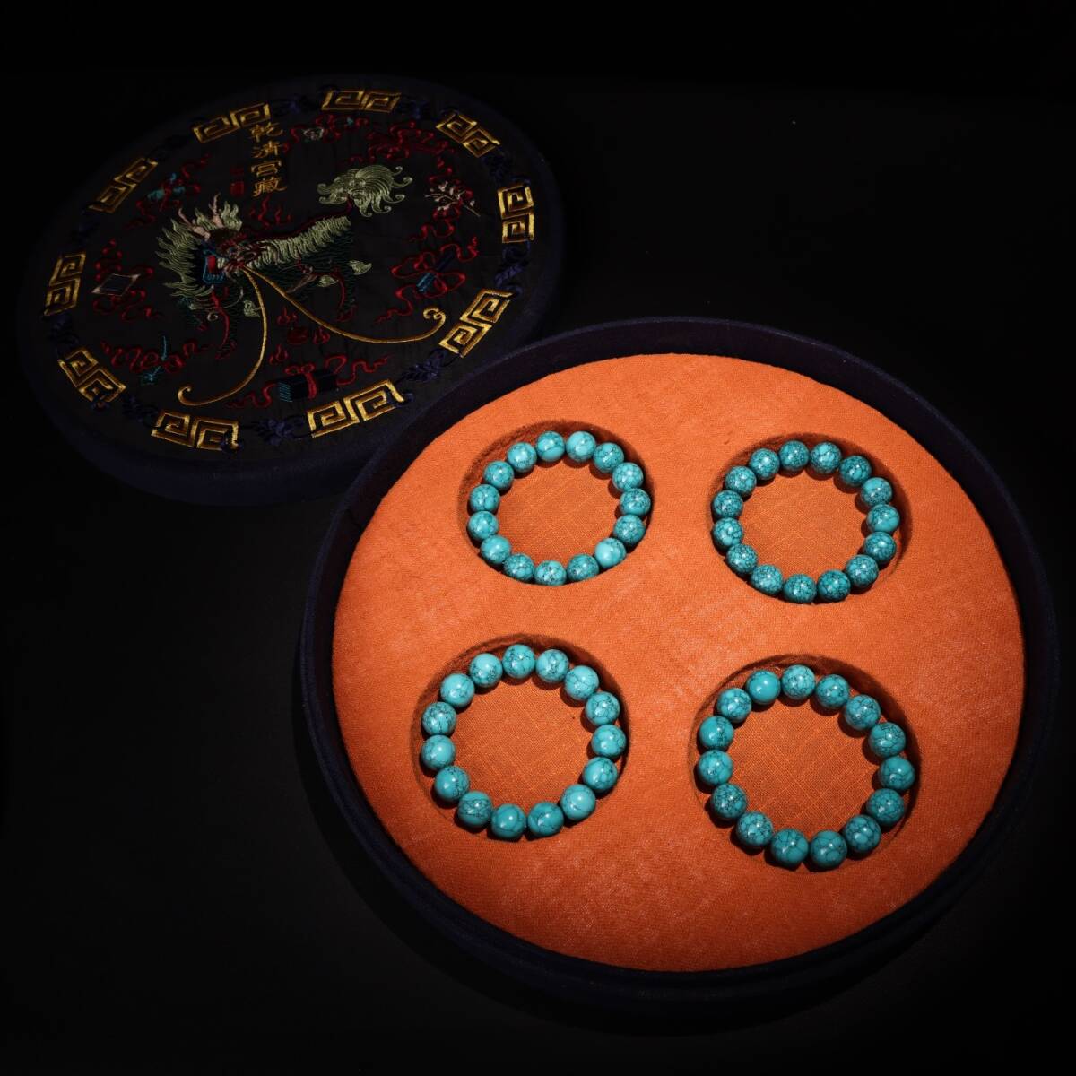 唐物 清 原礦綠松石 手鏈一盒 配老刺盒 中国美術品 時代物 D64拍卖