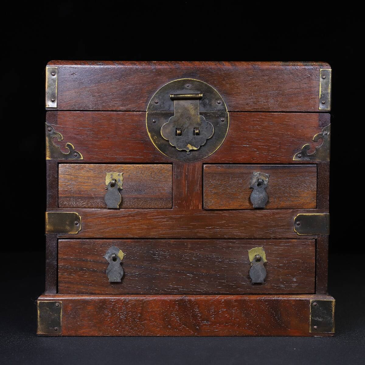 唐物 清 花梨木 彫刻 迎客松 官箱 多宝箱 木製 極細工 古美味 時代物 中国古玩 骨董品 D64拍卖