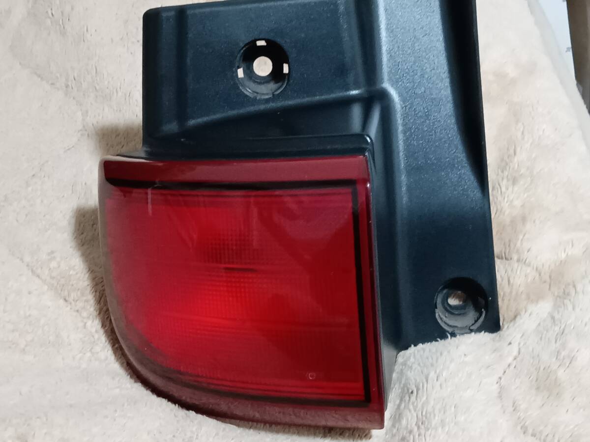 日産純正 E51系 エルグランド左アッパーテールランプ 中古拍卖