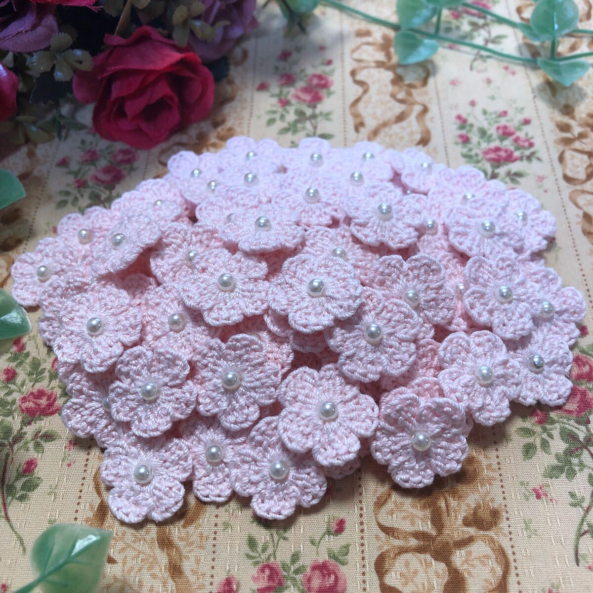 (No.⑥)☆ハンドメイド☆可愛いお花(^^)100枚【シュガーピンク】パールビーズ付き モチーフ パーツ等に拍卖