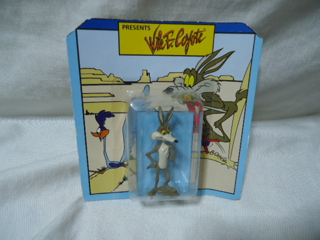 即決 US 1988年製 ルーニーチューンズ ワイリー コヨーテ 6.5センチ ドール 飾り物 新品 未開封物拍卖