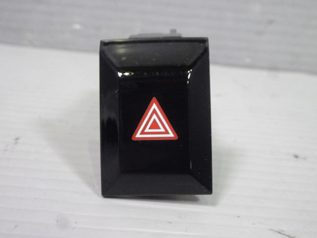 カローラクロス 3BA-ZSG10 ハザードスイッチ 84332-12600 グレード【S】 1kurudepa拍卖