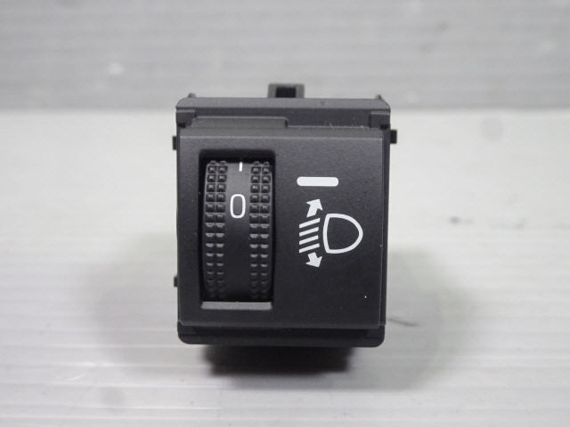 カローラクロス 3BA-ZSG10 レベライザースイッチ 84152-12100 グレード【S】 1kurudepa拍卖