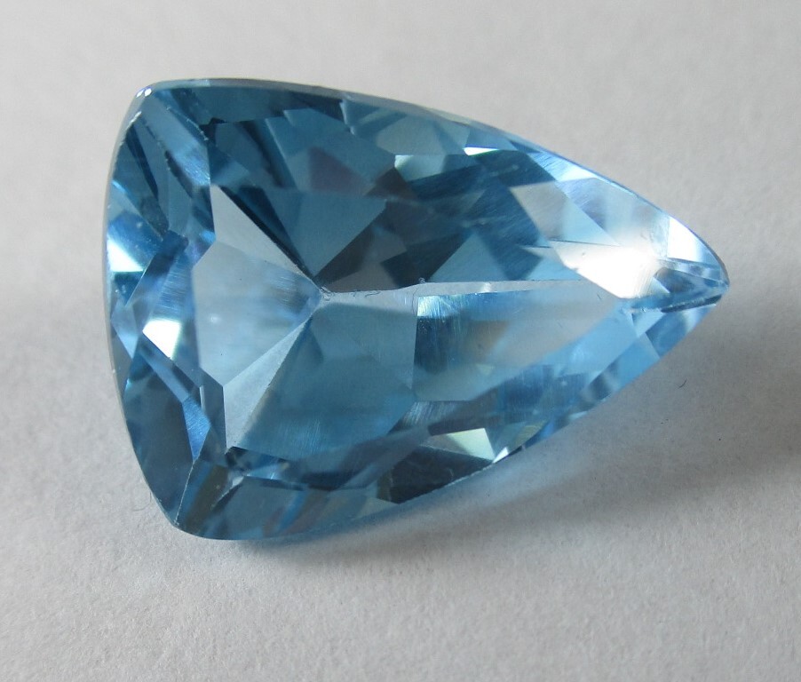 J-392 天然ブルートパーズ 7.15ct ルース拍卖