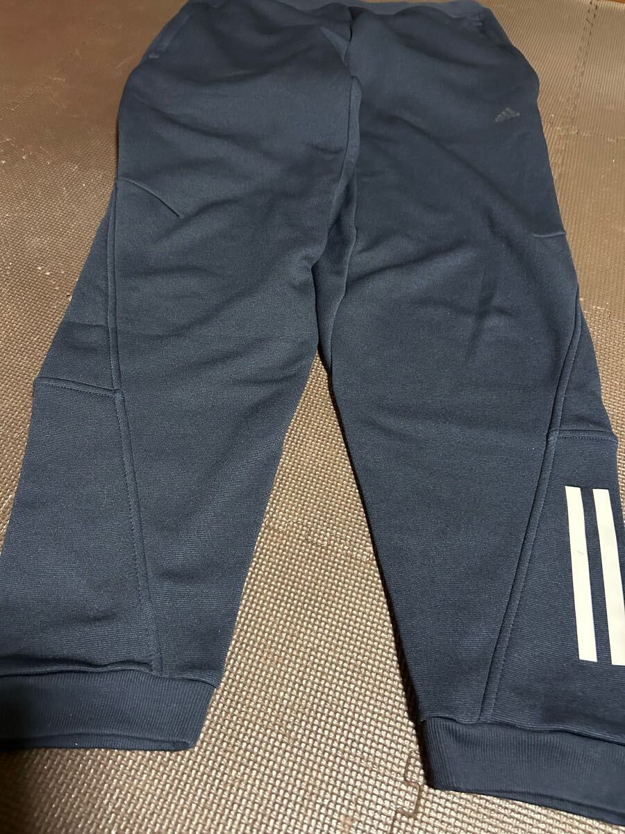 新品同様adidas濃紺、ロゴ白、ライン白3本ストレッチパンツ サイズM拍卖