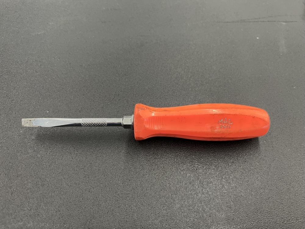 022●おすすめ品・即決価格●MACTOOLS マイナスドライバー DG11 ※グリップの傷と汚れ多め拍卖