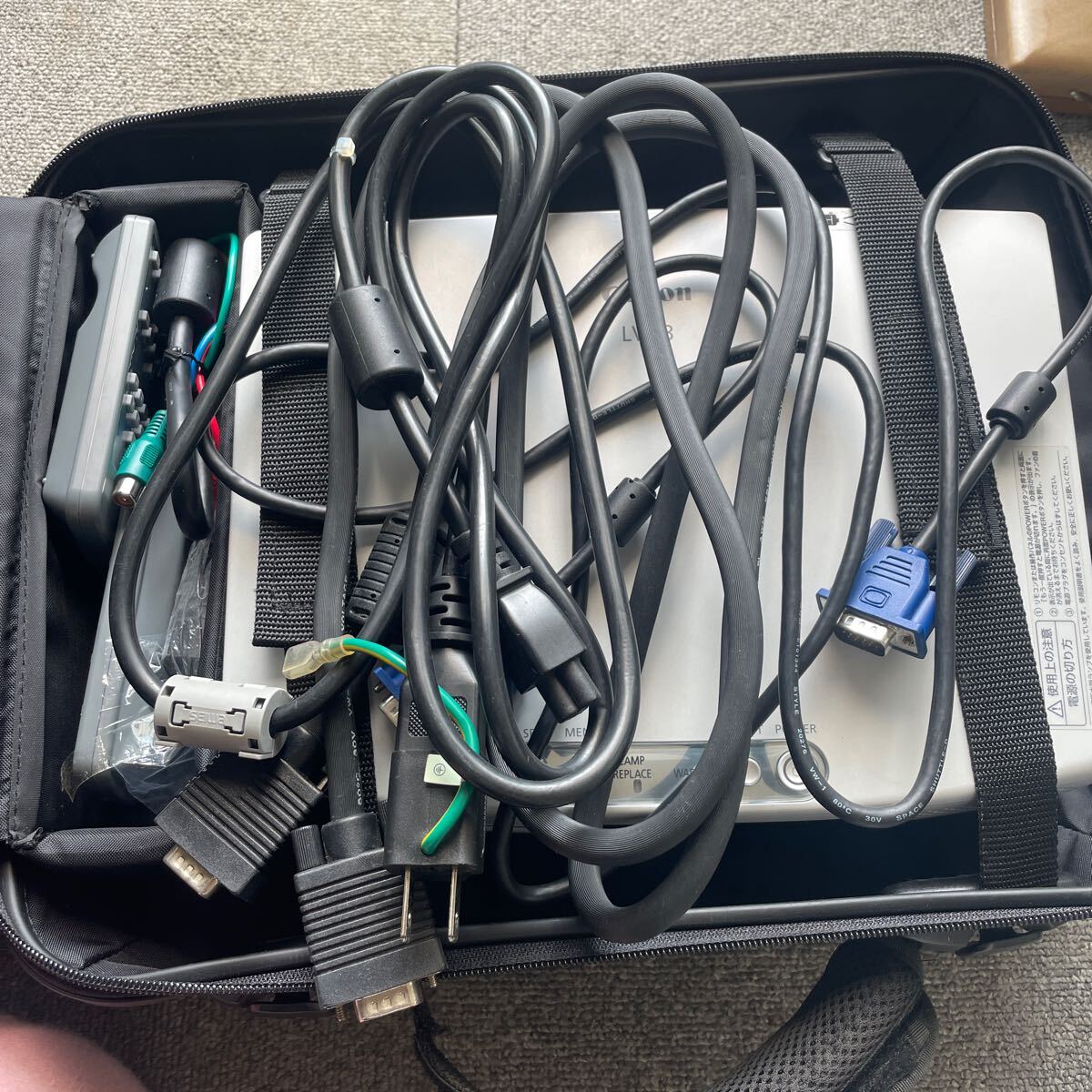 美品 キャノンプロジェクター Canon LV-S3 電源ケーブル/説明書など付き 通電ok拍卖