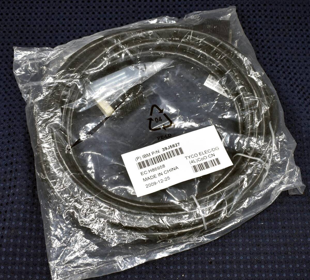 (未使用品) IBM P/N: 39J5827 EIA232/V.24 PCI Cable: 6.1m (20ft) (管:SC06拍卖