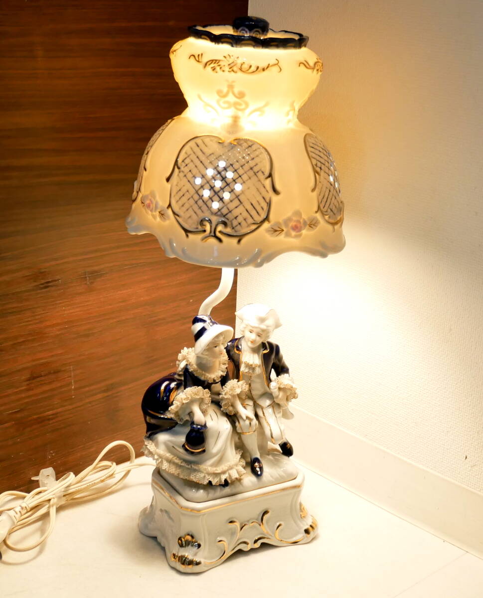 ▲(R704-F11) 動作品 TK製陶所 陶器人形 レースドール スタンドライト 電気スタンド 拍卖