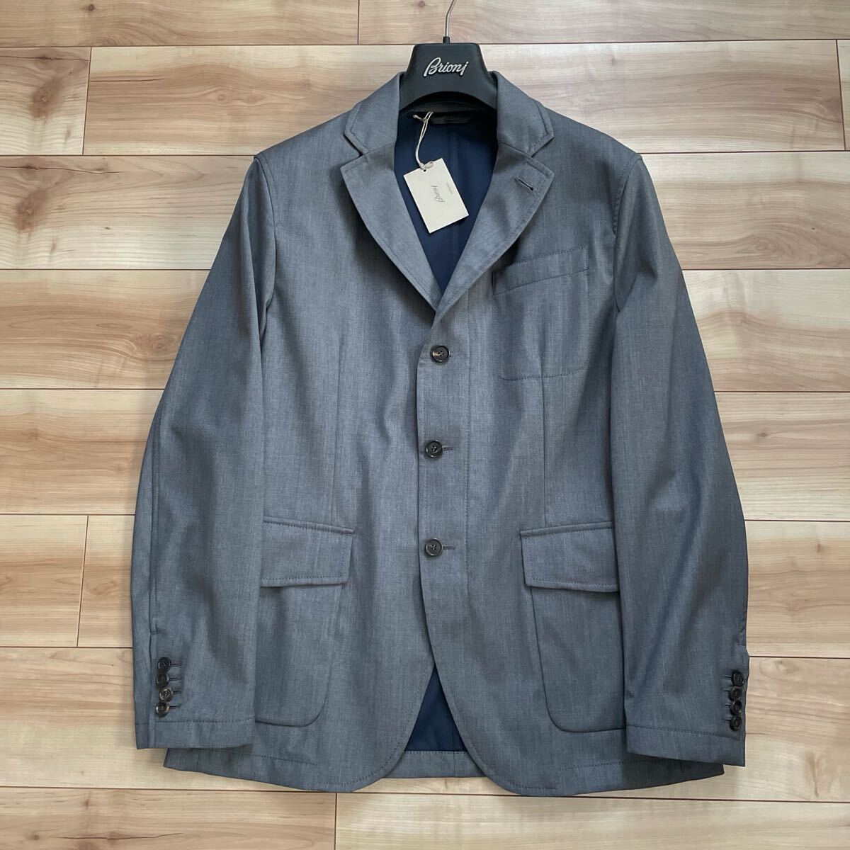 【送料無料】【新品同様】Brioni PERFORMA ブリオーニ Leisure jackets グレー M 撥水 防風 通気性 ジャケット拍卖