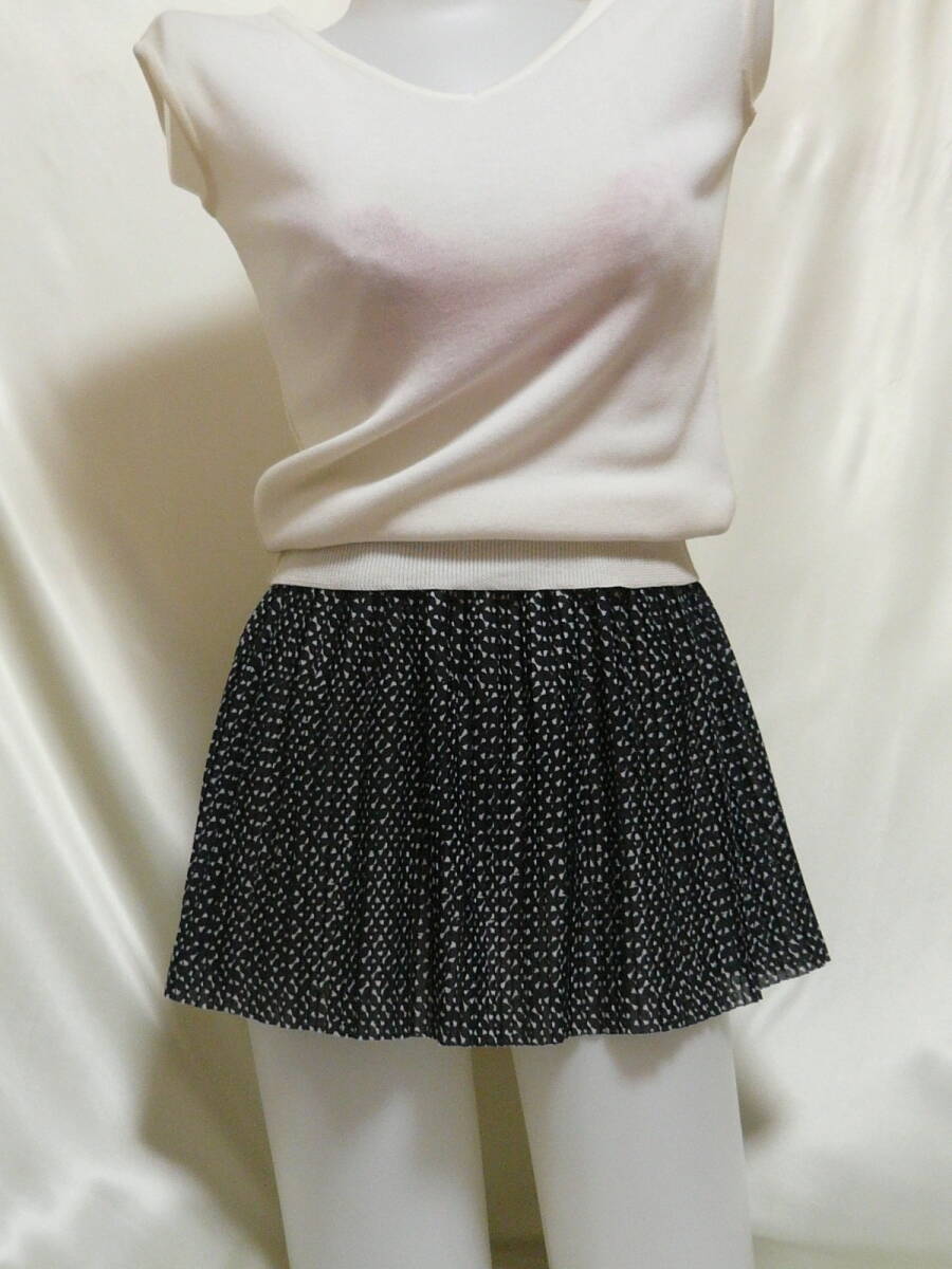 ♪♪黒と白の超マイクロミニ☆クールなプリーツ^^♪♪ 拍卖