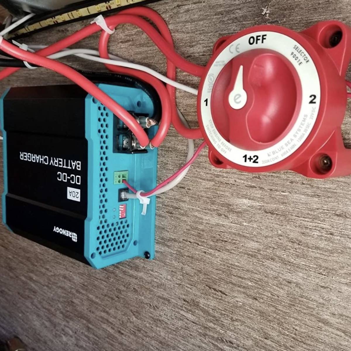 アイソレータースイッチ マリンボート デュアルバッテリー 32V 350 Amp 防水 96.5×61mm 赤 暗闇蛍光白ラベル 点火保護 ★新品送料無料★拍卖