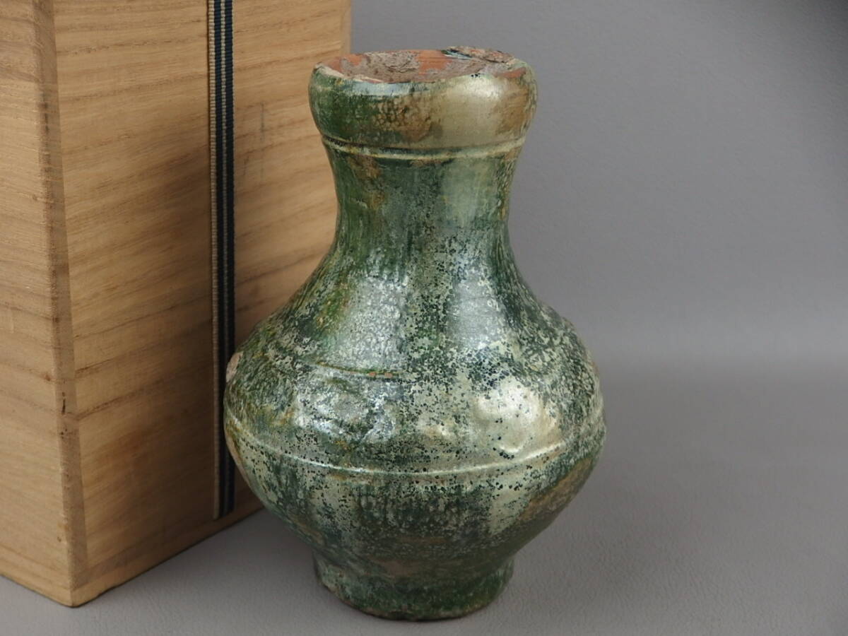 【骨董・茶道具】★中国古玩 漢時代★★緑釉陽刻文壷 銀化 gh022xb.7 花道 華道 出土品 発掘品拍卖