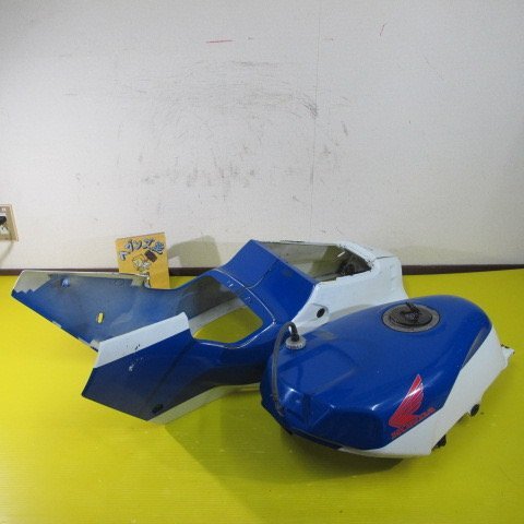 B211262J ホンダ.NSR.250R MC-18 タンク&リアシートカウルセット#83700- KV3-7010 MC21.シートカウル拍卖