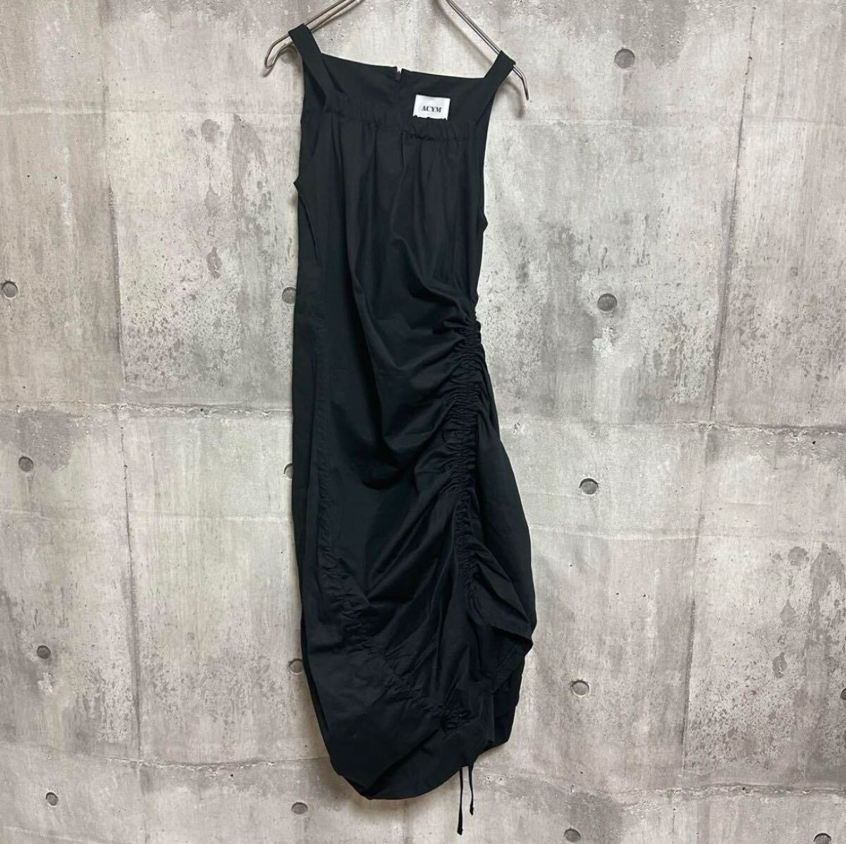 ACYM アシーム ドレープワンピース 変形 シワ 黒 ブラック アシンメトリー ノースリーブワンピース ノースリーブ ワンピース フリーサイズ拍卖