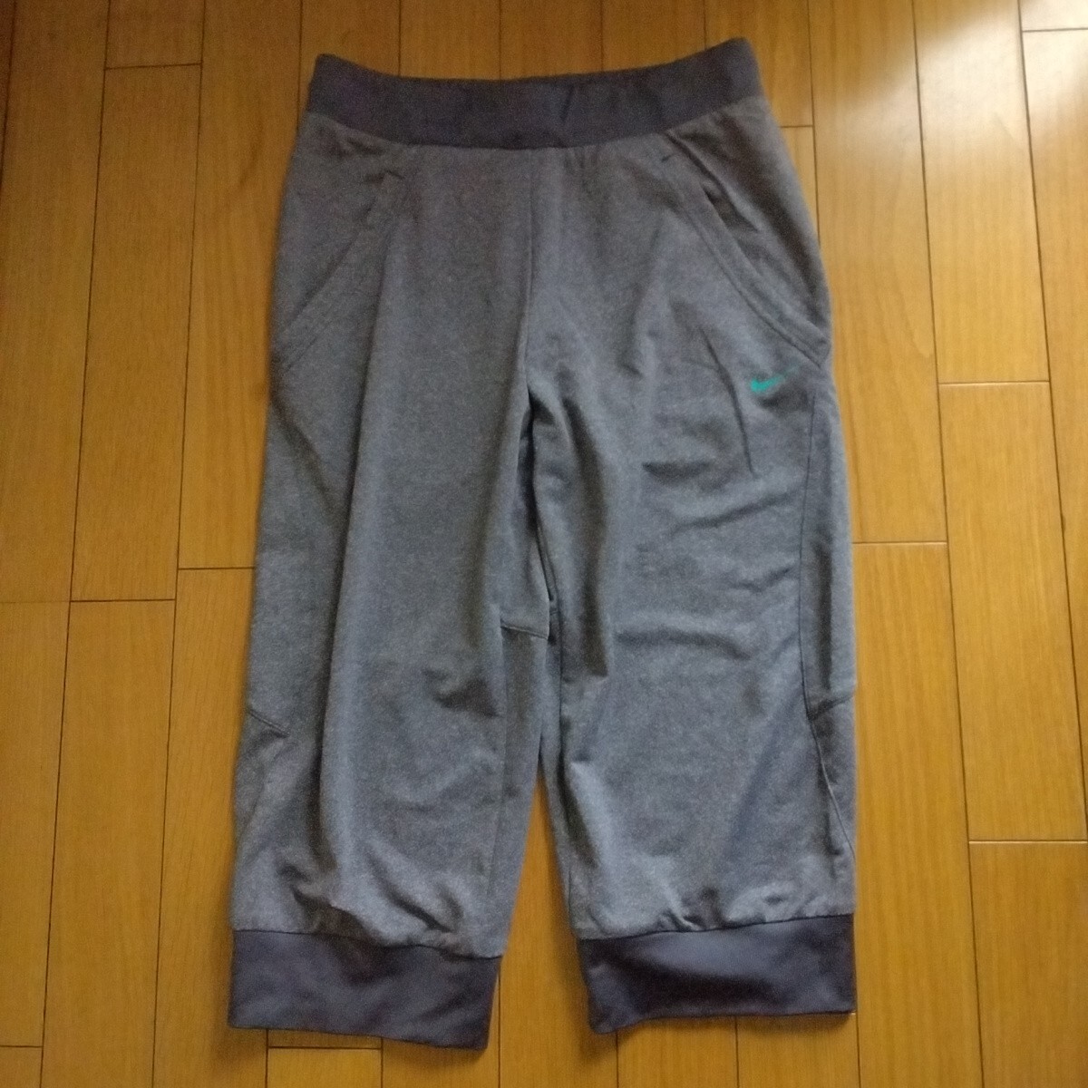 ナイキ NIKE ハーフパンツ 五分丈 レディースS グレー Dri-Fit拍卖