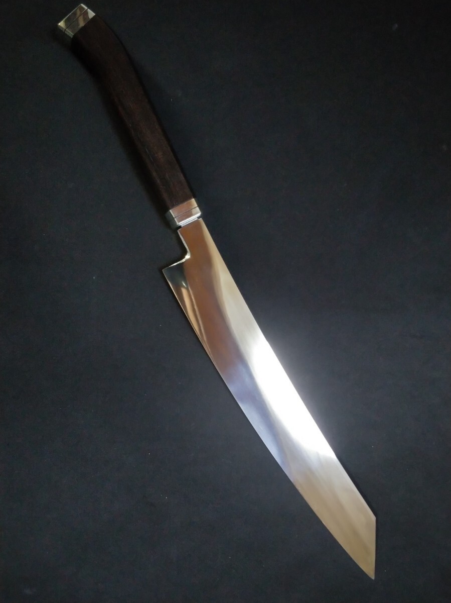 城山刃物製作所(堺業務用刃物メーカー直売)九寸切付け型和牛刀(両刃) 超鋼スーパー本焼き 両鏡面 黒檀真鍮柄 拍卖