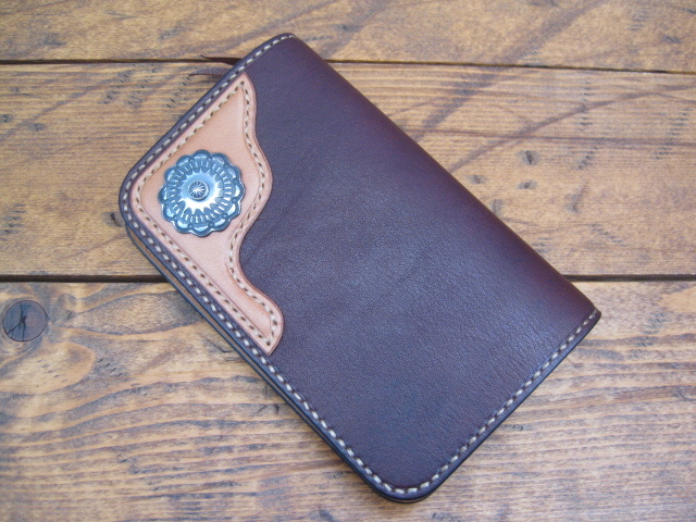 ★サドルレザー ヌメ革ショルダーレザー ミドルサイズウォレット シルバーコンチョ ダークブラウン★ 手縫い ハンドメイド拍卖