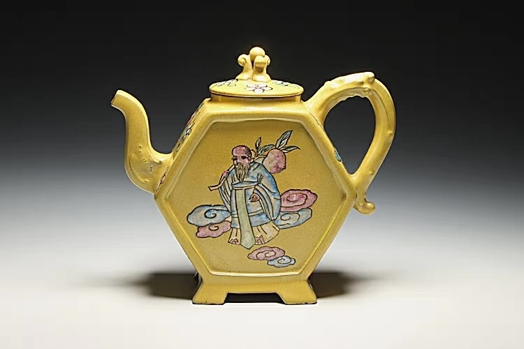 【底款 王南林制】 朱泥 老紫泥 粉彩人物壽桃方壺 箱付き 茶道具 美術品 陶器工芸拍卖