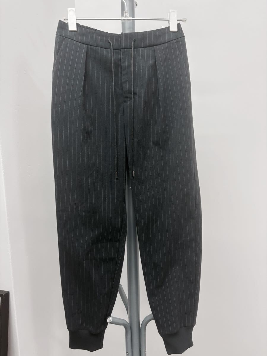 新品タグ付き 一万円 メイソングレイ  カーゴ パンツ ジョガーパンツ ストライプ グレー ウエストゴム スラックス 仕事着にも拍卖