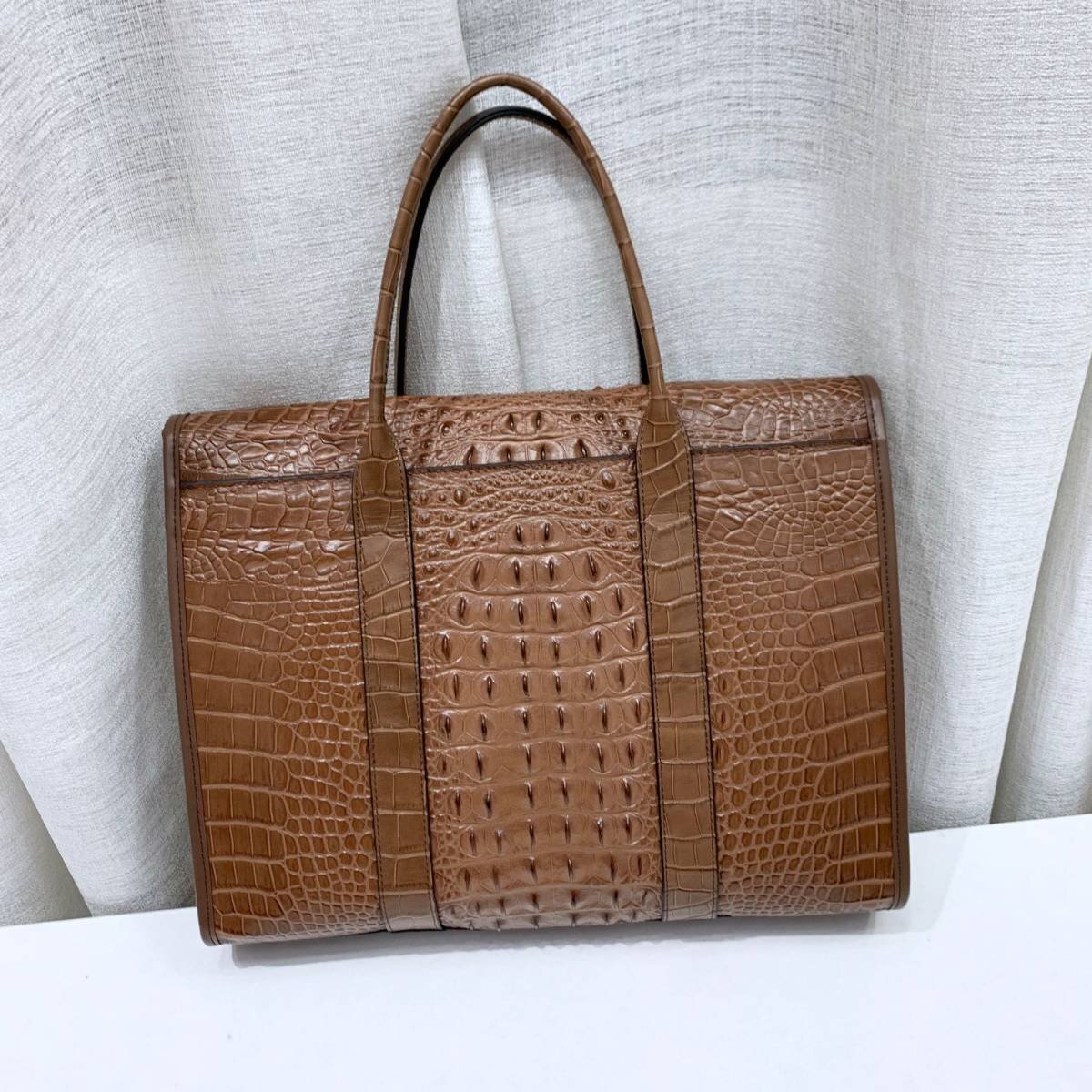 牛革 本革14インチクロコダイル型押しメンズバッグ ノートパソコンブリ A4レザー ビジネスバッグ 通勤鞄 手提げバッグ ブラウン拍卖