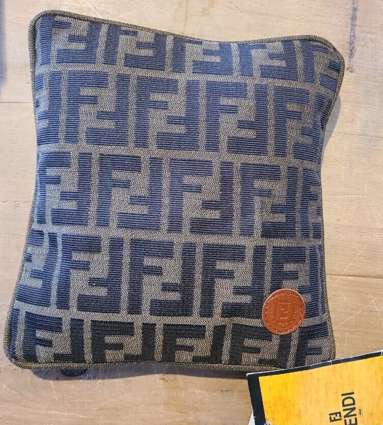 FENDI フェンディ ミニクッション ズッカ柄拍卖