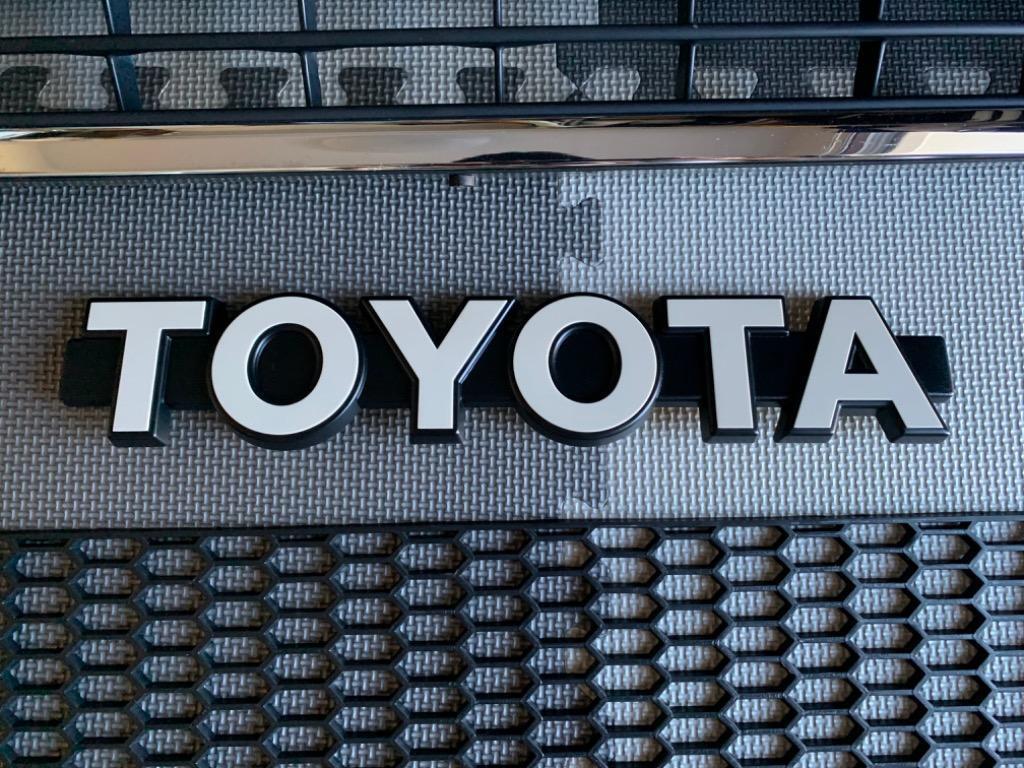 ランクル60用、TOYOTA純正フロントグリルエンブレム、新品 トヨタ T-33拍卖