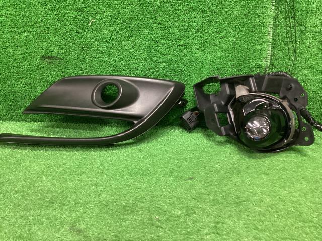 アクセラ LDA-BMLFS 右フォグランプ 15XD Lパッケージ 46G拍卖