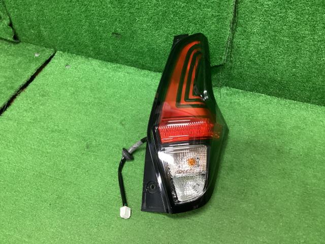 eKクロス 4AA-B35W 右テールランプ T M11S45拍卖