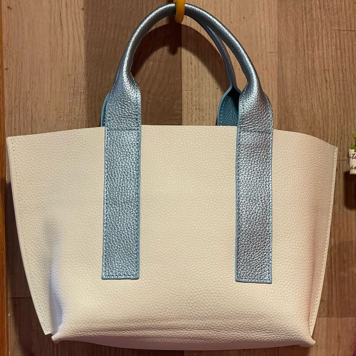 トートバッグ ハンドバッグ レザー 本革 牛革 ホワイト×シャイニングブルー 使いやすい拍卖