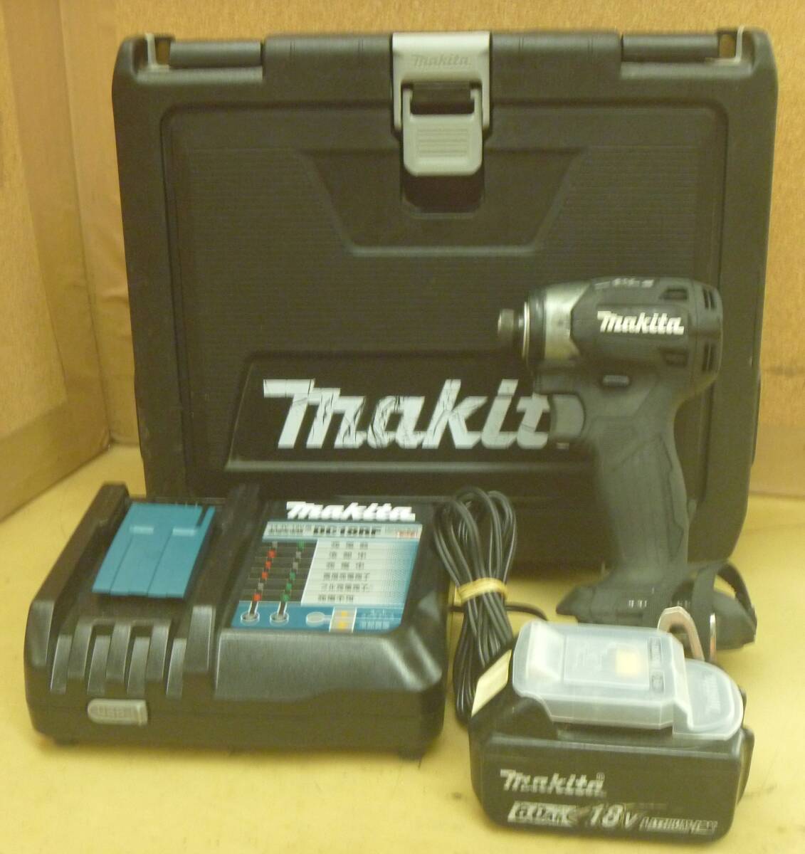 A49★マキタ インパクトドライバー TD173DRGXB マキタ純正バッテリ、充電器、ケース付 ブラック拍卖