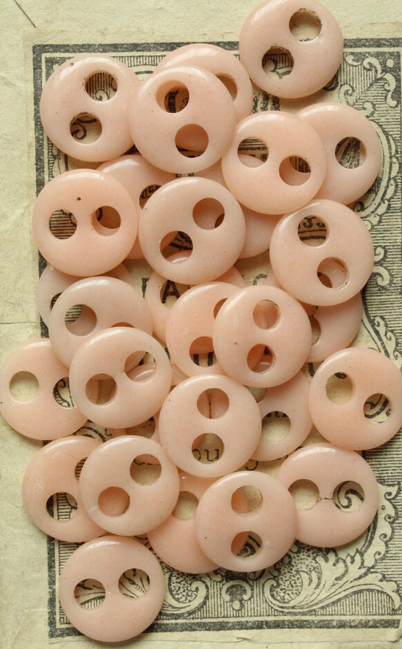 即決 ガラスボタン 29個 φ13 ~ 13.5mm ピンク 2穴 ヴィンテージ リメイク ハンドメイドパーツ フランス拍卖