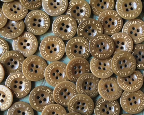 即決 ベジタブルアイボリーボタン 20個 φ14mm 4穴 ベージュ ナット PARIS 刻印 ロゴ ヴィンテージ 素材 コロゾ フランス拍卖