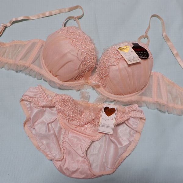 寄せ上リフトUP C75M 谷間マジック L字ワイヤー レース姫ブラ&ショーツ ベビーピンク拍卖