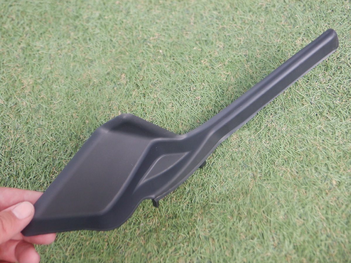 新車外し トヨタ純正 MXAA52 MXAA54 AXAH52 AXAH54 RAV4 ラブ4 カウルトップ? カバー カウルサイド シール 左側 53867-42041 m-25-4-368拍卖