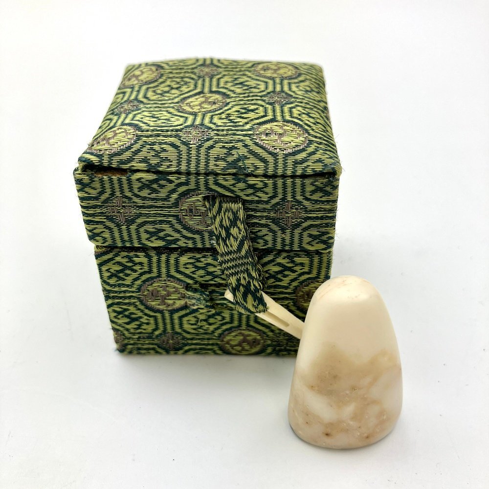 A) 中国 美術品 古印材 石製 印材/印鑑 重量約17.5g 経年保管品 外箱付属 書道 篆刻 コレクション ヴィンテージ ⑮拍卖