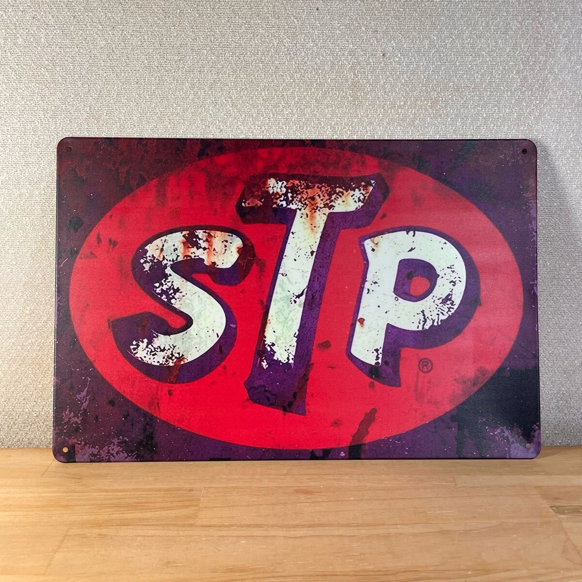 STP エスティーピー 看板 プレート エンジン オイル 企業ロゴ モーター系 企業系 壁掛け インテリア ビンテージ調 ブリキ レトロ DIY拍卖