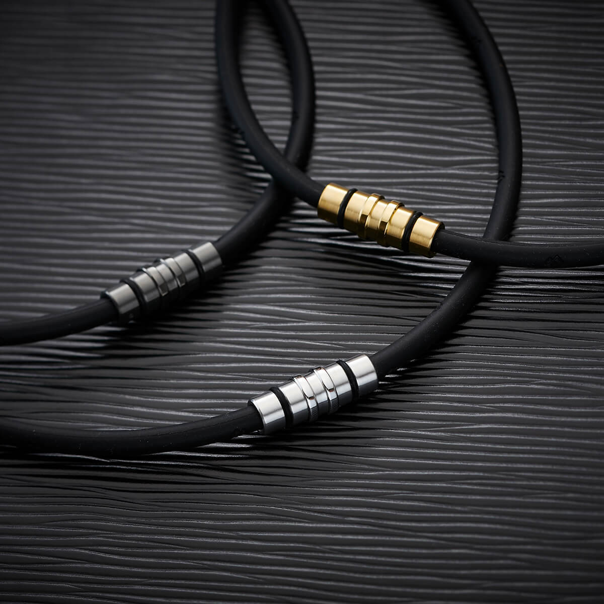 激安!新品 未使用 コラントッテ ネックレス CREST(クレスト) シンプルかっこいい Lサイズ 51cm プレミアムシルバー/ABAAS04L拍卖