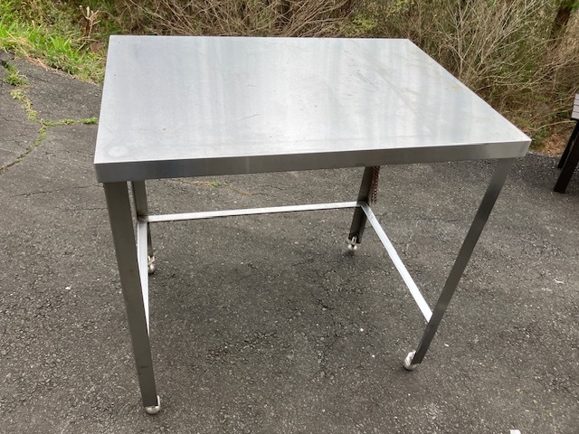 ★業務用ステンレス作業台★調理台★W85xD60xH85★食器収納棚業務用中古厨房機器飲食店居酒屋等に! ラーメンカフェバルイタリアン等店舗用拍卖