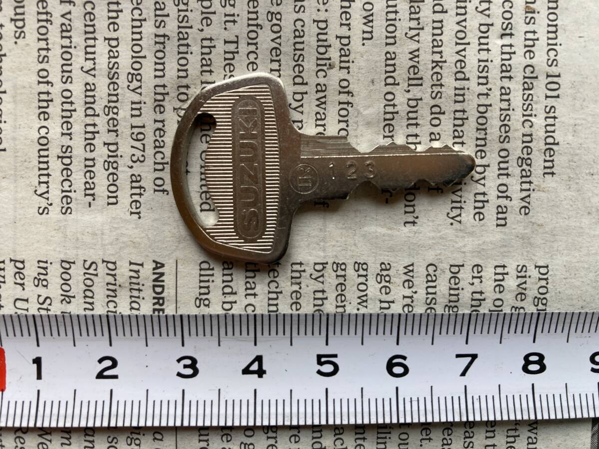 スズキ、メインキー/タンク・シートキー、鍵 №「123」、GS400/GS750/GT380/GT550/GT750/RG250/ザリ/ゴキ、スズキ純正部品、未使用・新品拍卖