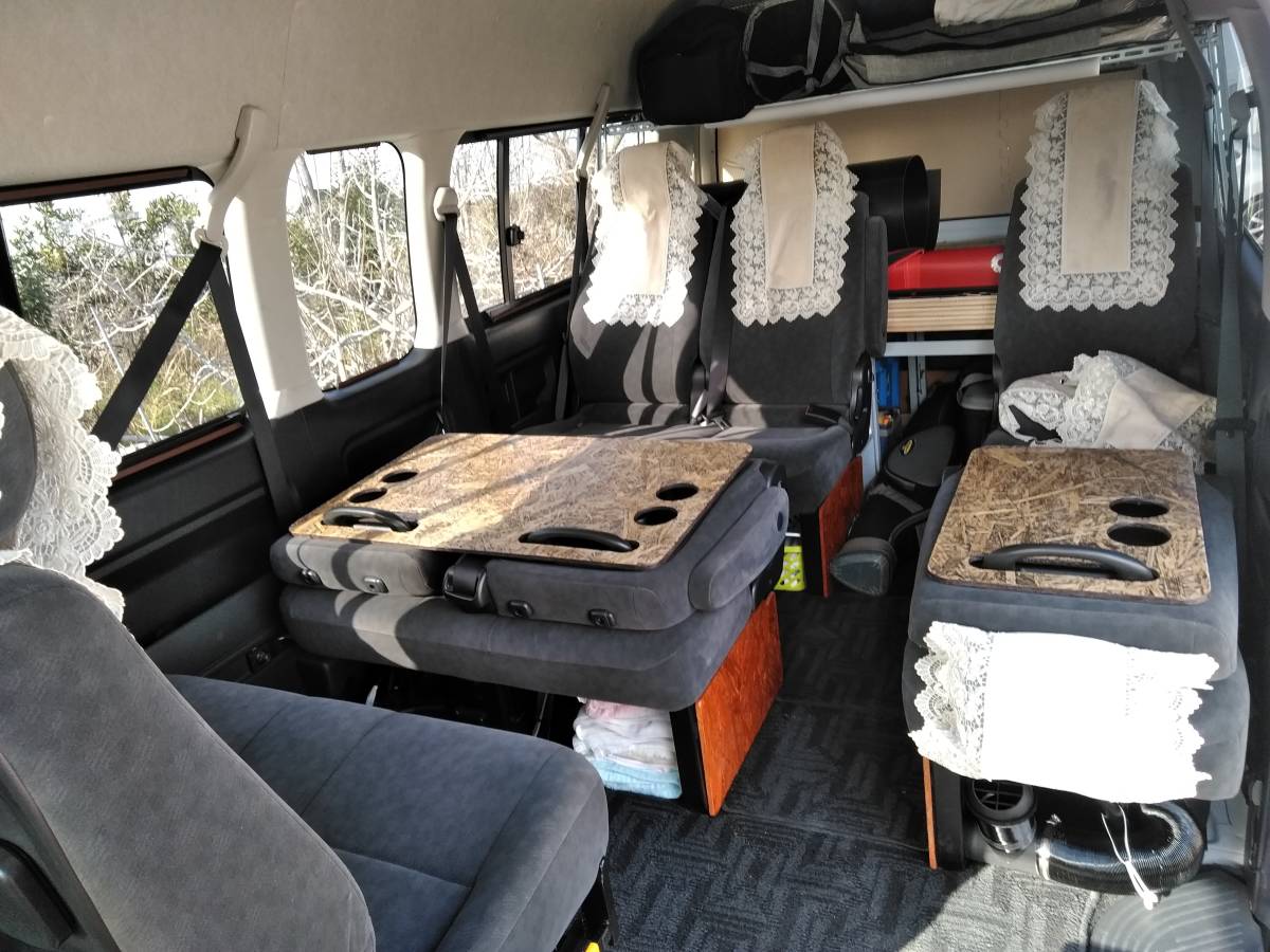 200系ハイエースワゴンワイド全車種 初期型~最終型 テーブル板2枚セット(こげ茶塗装)座席の上に置くだけ。拍卖