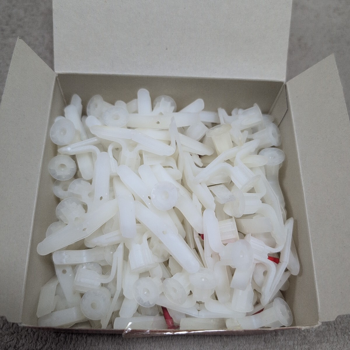 ジャンク品/長期保管品/中古/TOGGLER/トグラー/ボードアンカー/TCタイプ/適合壁厚15~19mm/中空壁用/石膏ボード/1箱100本入り拍卖