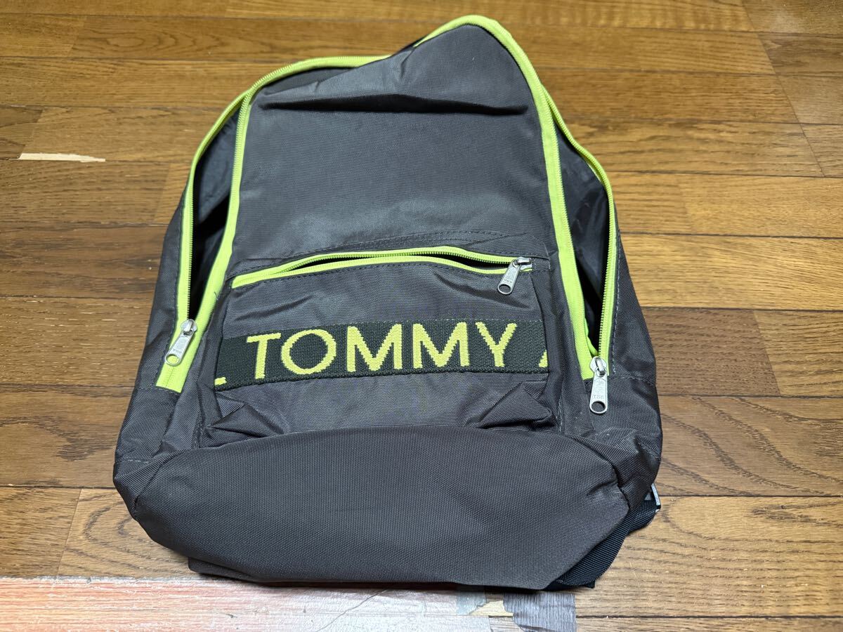 トミー TOMMY リュックサック バックパック デイパック カバン かばん 鞄 グレー拍卖