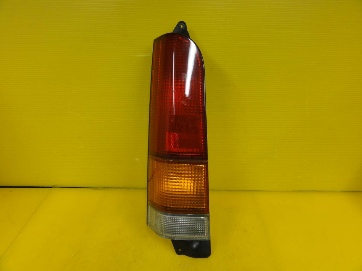 ☆平成12年車 スバル TV1 サンバーバン MT 左 テールランプ テールライト 0EW R26052 26052A 走行距離37156㎞ 点灯OK☆F29776 m拍卖