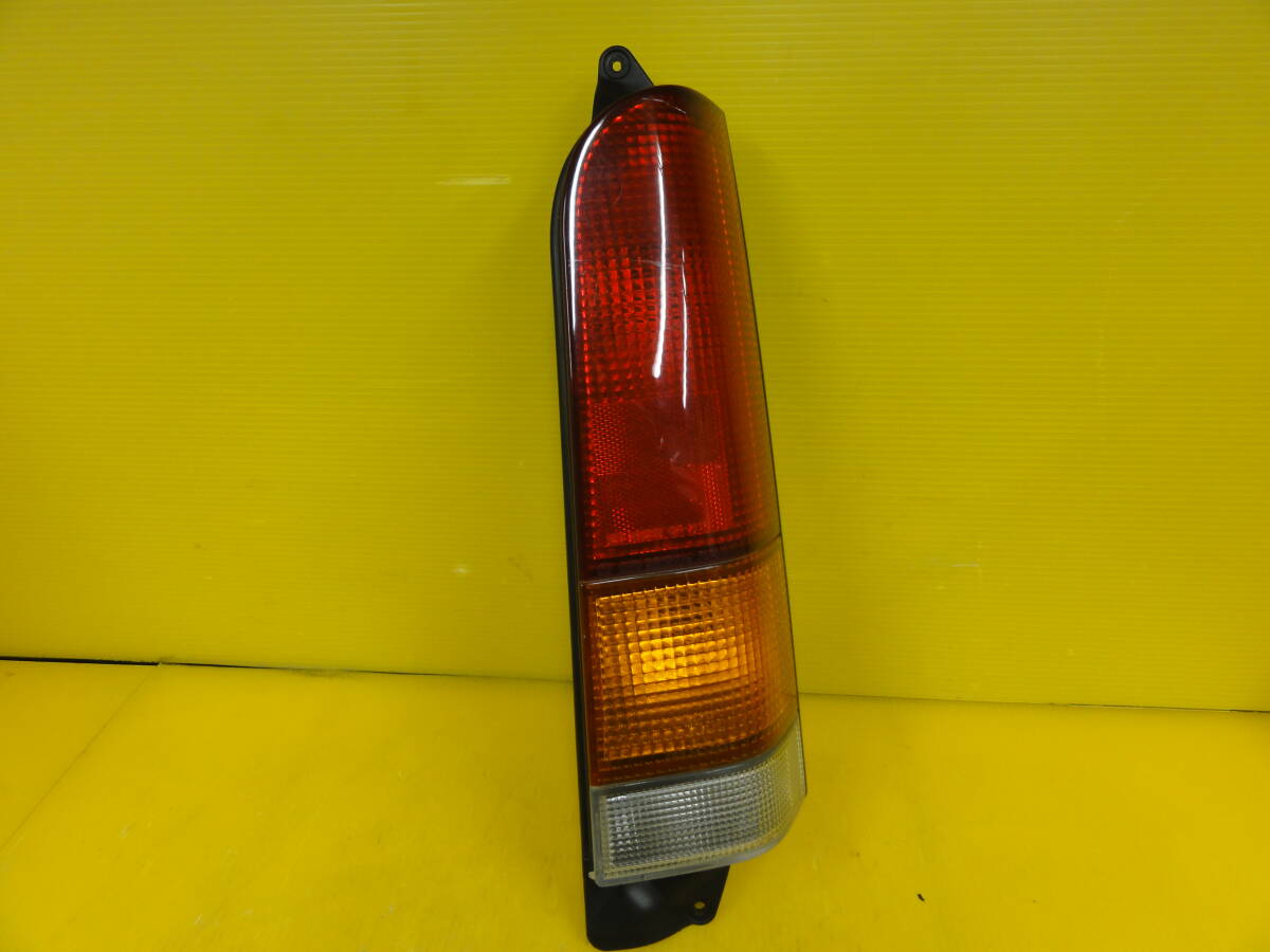 ☆平成12年車 スバル TV1 サンバーバン MT 右 テールランプ テールライト 0EW R26052 26052A 走行距離37156㎞ 点灯OK☆F29777 m拍卖