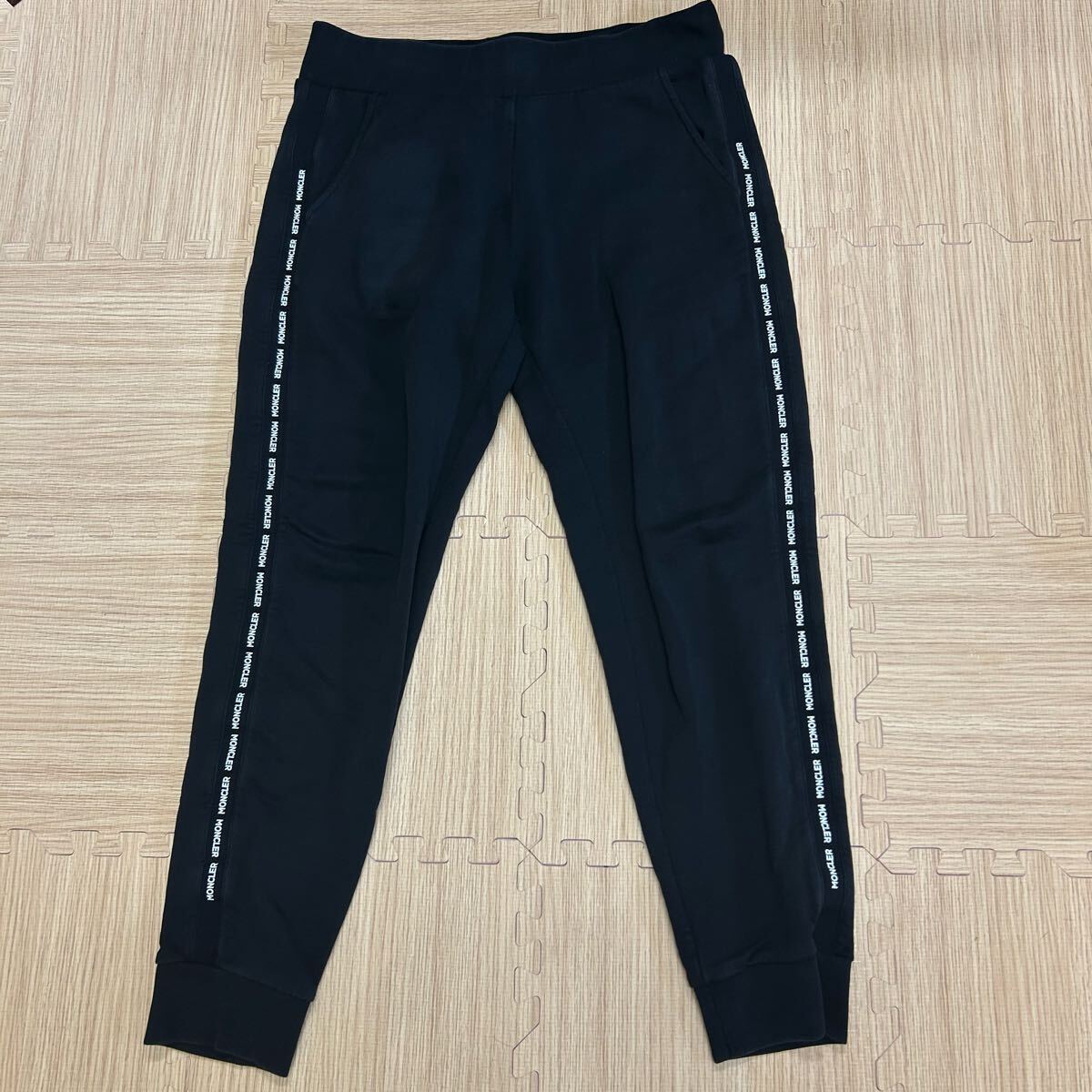 【最安値】MONCLER モンクレールレタリング スウェットパンツ ジョガーパンツ黒S拍卖