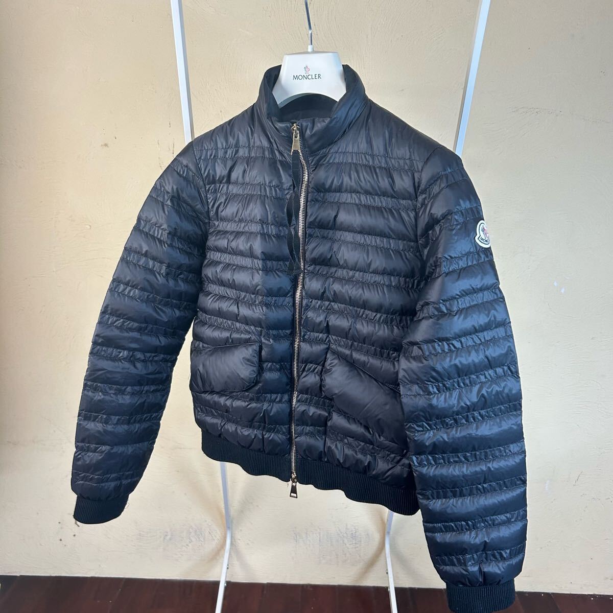 【レア】 MONCLER モンクレール軽量ライトダウンviolette黒系00拍卖
