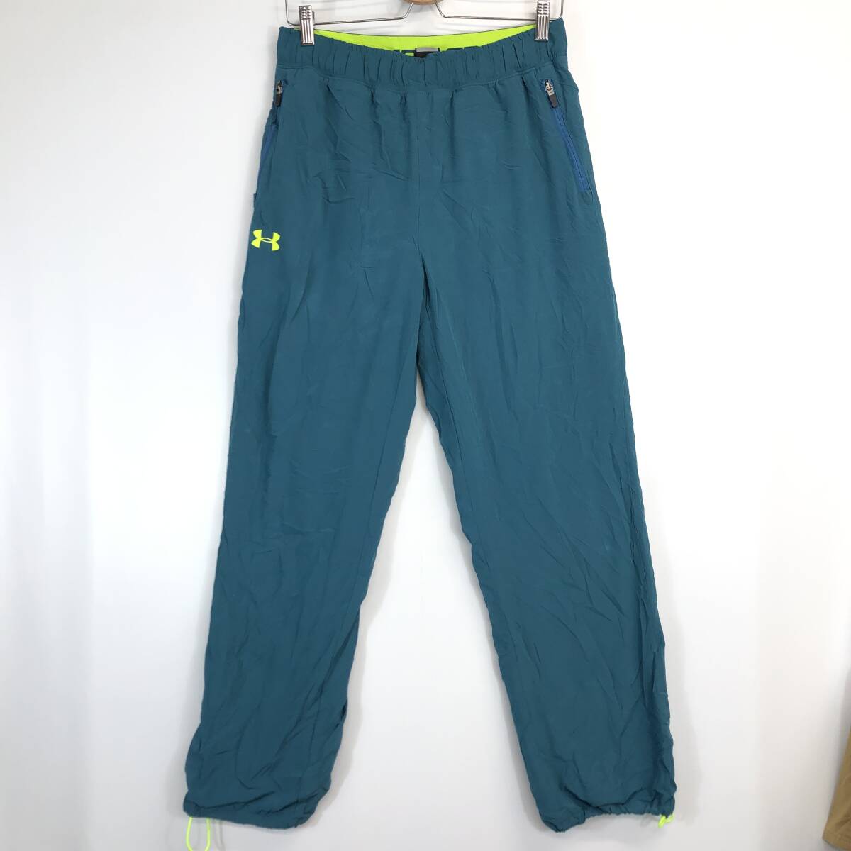 アンダーアーマー UNDER ARMOUR ウィンドパンツ 裏地付き ナイロンパンツ MTR1319 Lサイズ メンズ拍卖